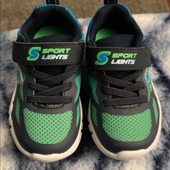 Sketcher sport lights size 6 toddlers - Picture 3 of 6